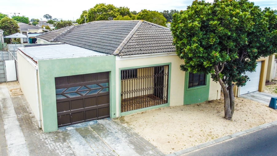 4 Bedroom Property for Sale in Sunset Glen Western Cape